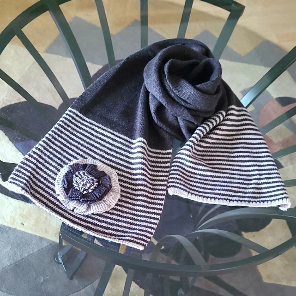 Striped Scarf with Flower Accent ❤️